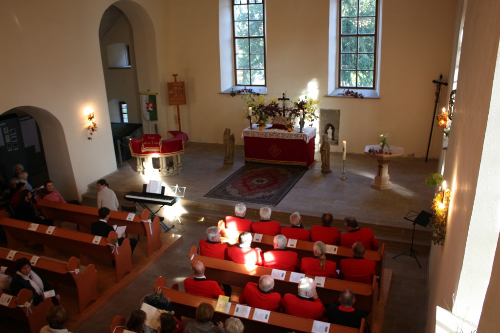 Die Kirche "Sankt Peter & Paul" in Großfahner war am 1. November 2015 sehr gut besucht.